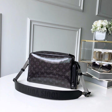 Louis Vuitton Monogram camera Bag